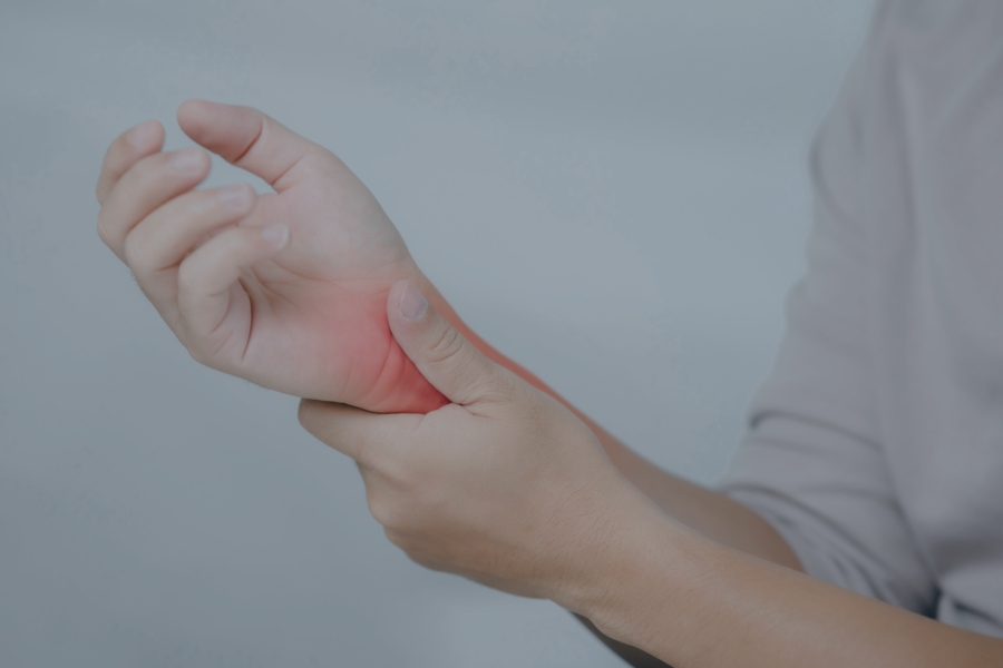 man with Carpal Tunnel from work